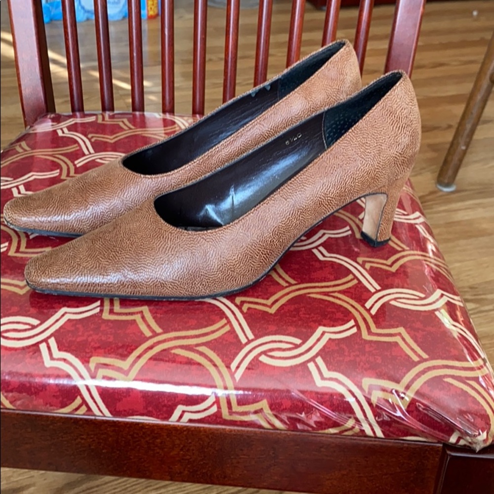 Shoes - Picture 5 of 8